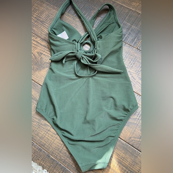 Shade & Shore Sz Small Dark Green Ribbed Plunge Front Keyhole Ring 1 Pc Swimsuit - Picture 3 of 4